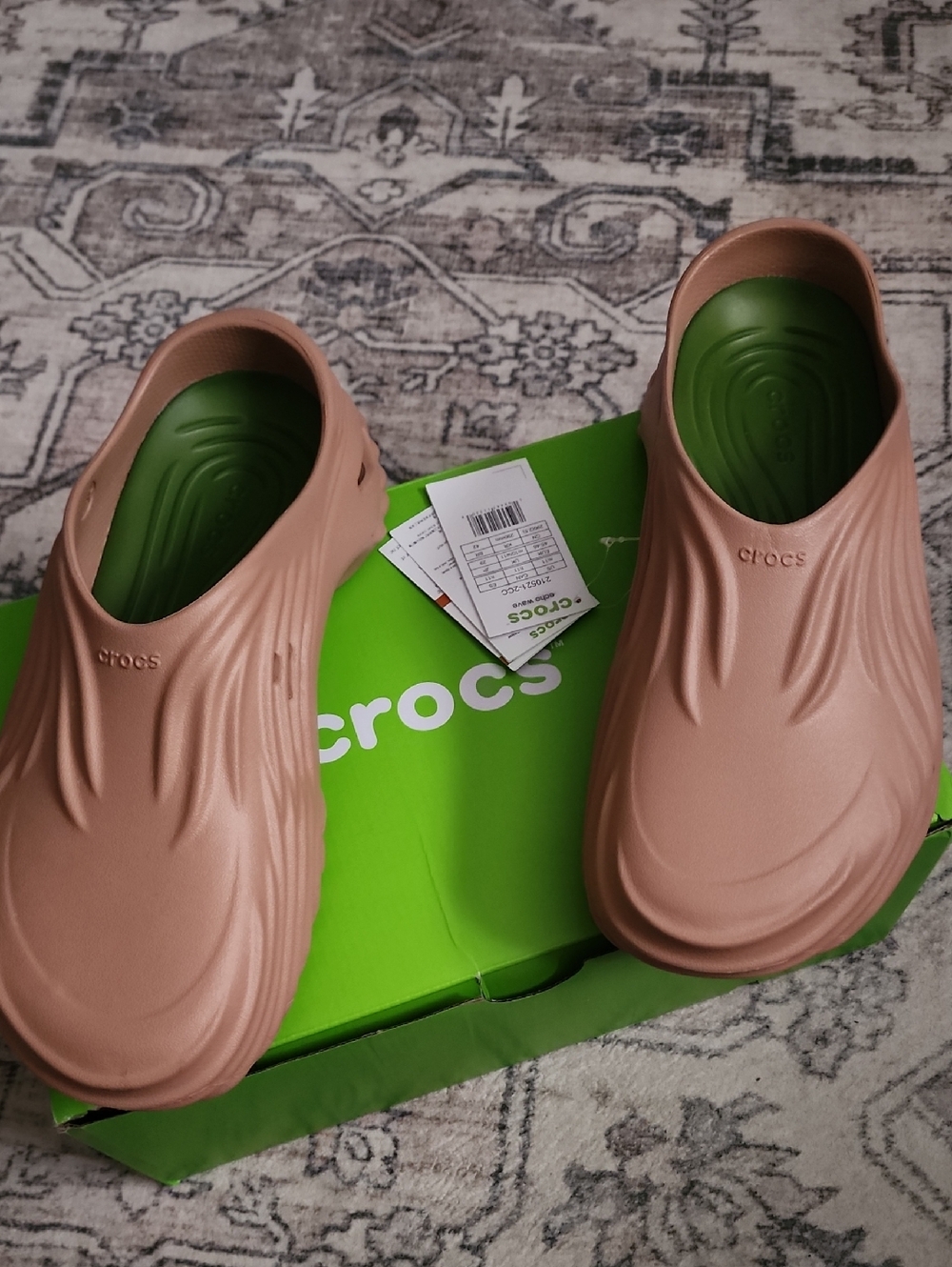 New Mens Crocs Size 11 Cork Color Echo Wave with Green Insole